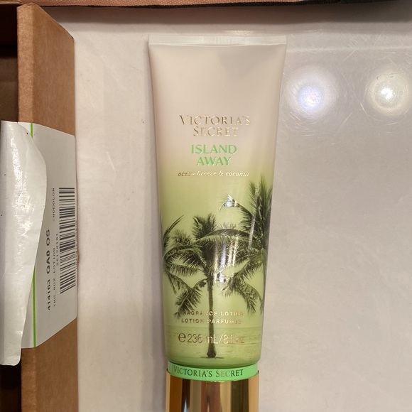 Victoria secret tote and limited edition island away lotion - Picture 8 of 11